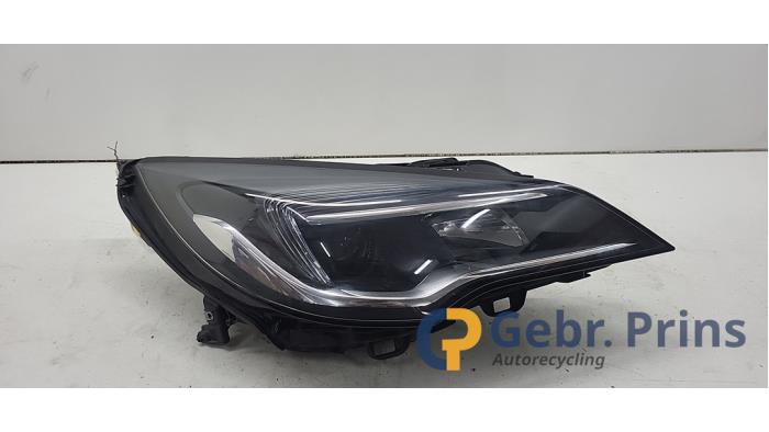 Używane Reflektor prawy Opel Astra K 1.0 Turbo 12V Cena € 300,00 Procedura marży oferowane przez Autorec. Gebr. Prins b.v.