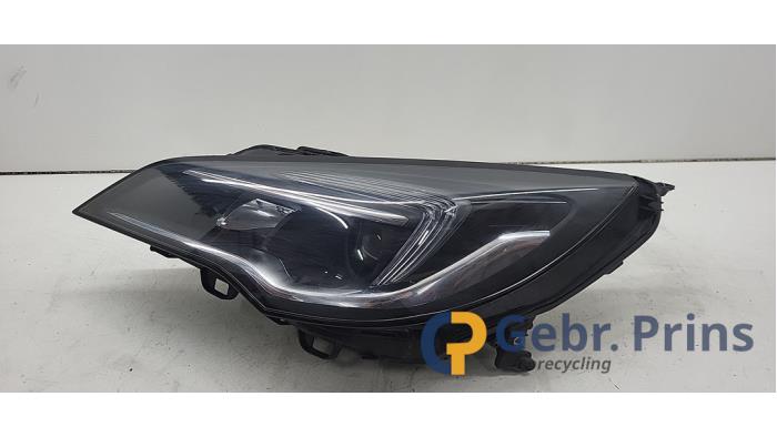 Używane Reflektor lewy Opel Astra K 1.0 Turbo 12V Cena € 300,00 Procedura marży oferowane przez Autorec. Gebr. Prins b.v.