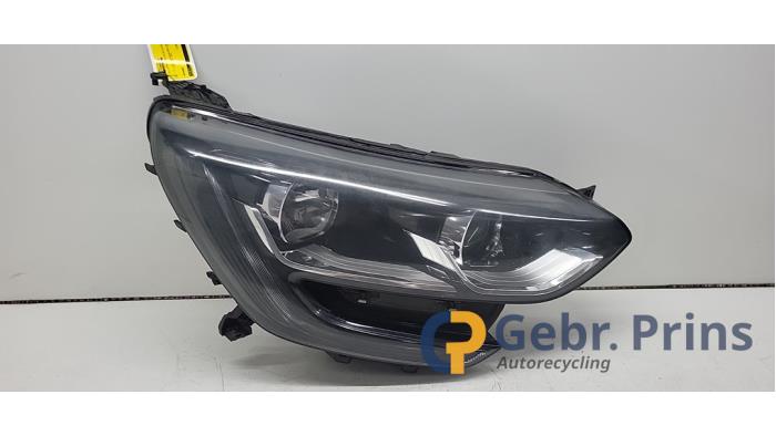 Używane Reflektor prawy Renault Megane IV Estate (RFBK) 1.5 Energy dCi 110 Cena € 250,00 Procedura marży oferowane przez Autorec. Gebr. Prins b.v.