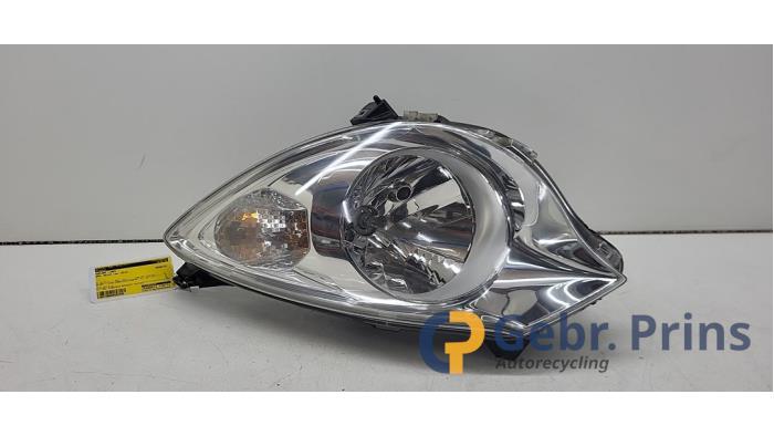 Używane Reflektor lewy Opel Agila (B) 1.0 12V Cena € 100,00 Procedura marży oferowane przez Autorec. Gebr. Prins b.v.