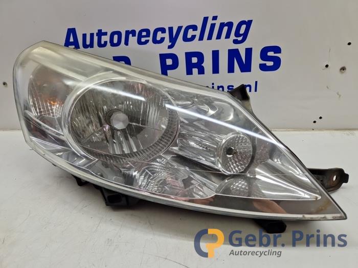 Używane Reflektor prawy Peugeot Expert (G9) 1.6 HDi 90 Cena € 50,00 Procedura marży oferowane przez Autorec. Gebr. Prins b.v.