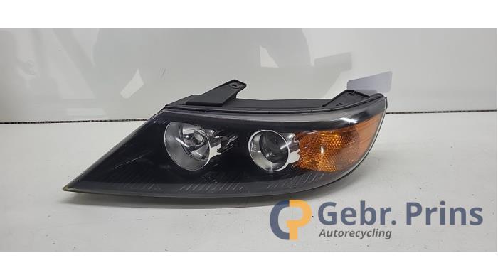 Używane Reflektor lewy Kia Sorento II (XM) 2.2 CRDi 16V VGT 4x2 Cena € 150,00 Procedura marży oferowane przez Autorec. Gebr. Prins b.v.