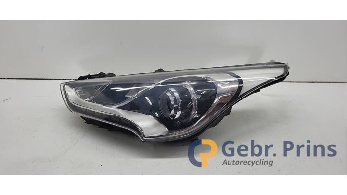 Gebrauchte Scheinwerfer links Hyundai Veloster 1.6 GDI 16V Preis € 75,00 Margenregelung angeboten von Autorec. Gebr. Prins b.v.