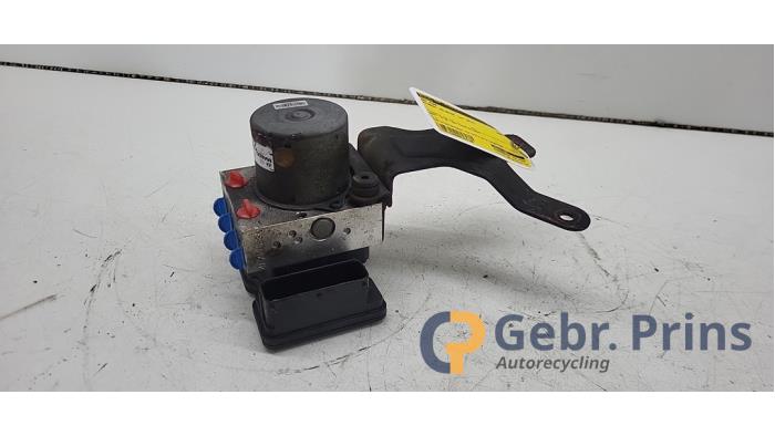Begagnade ABS-pump Hyundai Veloster 1.6 GDI 16V Pris € 75,00 Marginaltabell erbjuds av Autorec. Gebr. Prins b.v.
