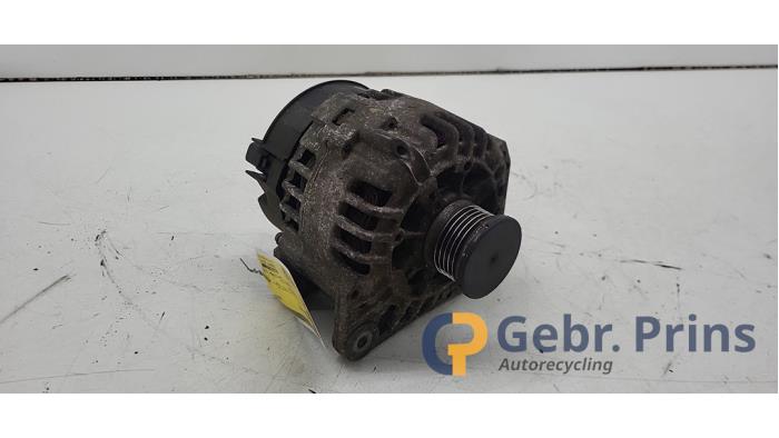 Gebrauchte Dynamo Opel Vivaro 1.9 DI Preis € 50,00 Margenregelung angeboten von Autorec. Gebr. Prins b.v.