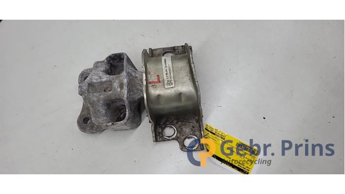 Engine mount from a Fiat Ducato (250) 2.3 D 120 Multijet 2020