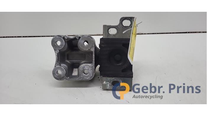 Engine mount from a Fiat Ducato (250) 2.3 D 120 Multijet 2020