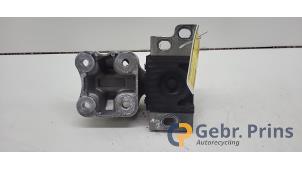 Engine mount from a Fiat Ducato (250) 2.3 D 120 Multijet 2020