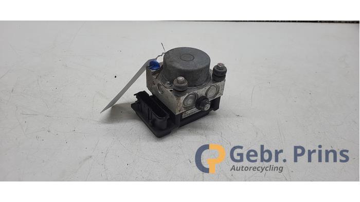 Usagé Pompe ABS Suzuki SX4 (EY/GY) 1.6 16V VVT Comfort,Exclusive Autom. Prix € 150,00 Règlement à la marge proposé par Autorec. Gebr. Prins b.v.