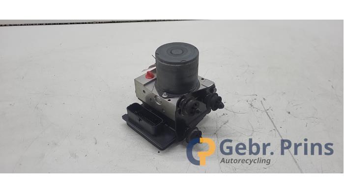 Begagnade ABS-pump Audi A4 Avant (B8) 1.8 TFSI 16V Pris € 75,00 Marginaltabell erbjuds av Autorec. Gebr. Prins b.v.