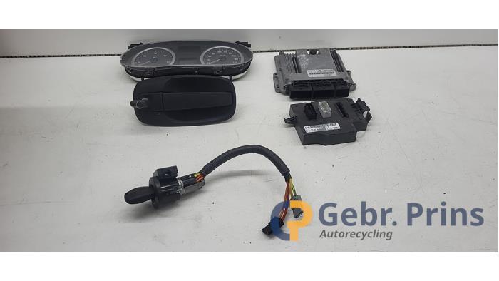 Used Ignition lock + computer Opel Vivaro 2.0 CDTI 16V Price € 181,50 Inclusive VAT offered by Autorec. Gebr. Prins b.v.