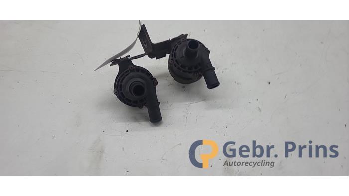 Begagnade Extra vattenpump Opel Vivaro 2.0 CDTI 16V Pris € 36,30 Inklusive moms erbjuds av Autorec. Gebr. Prins b.v.