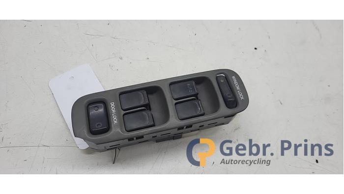 Usados Interruptor de ventanilla eléctrica Suzuki Grand Vitara I (FT/GT/HT) 2.0 TDi II Precio € 25,00 Norma de margen ofrecido por Autorec. Gebr. Prins b.v.