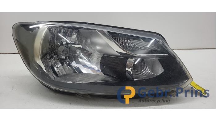 Używane Reflektor prawy Volkswagen Caddy III (2KA,2KH,2CA,2CH) 2.0 TDI 16V Cena € 90,75 Z VAT oferowane przez Autorec. Gebr. Prins b.v.