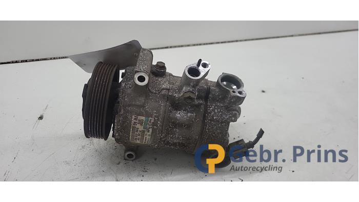 Usagé Pompe clim Volkswagen Caddy III (2KA,2KH,2CA,2CH) 2.0 TDI 16V Prix € 90,75 Prix TTC proposé par Autorec. Gebr. Prins b.v.