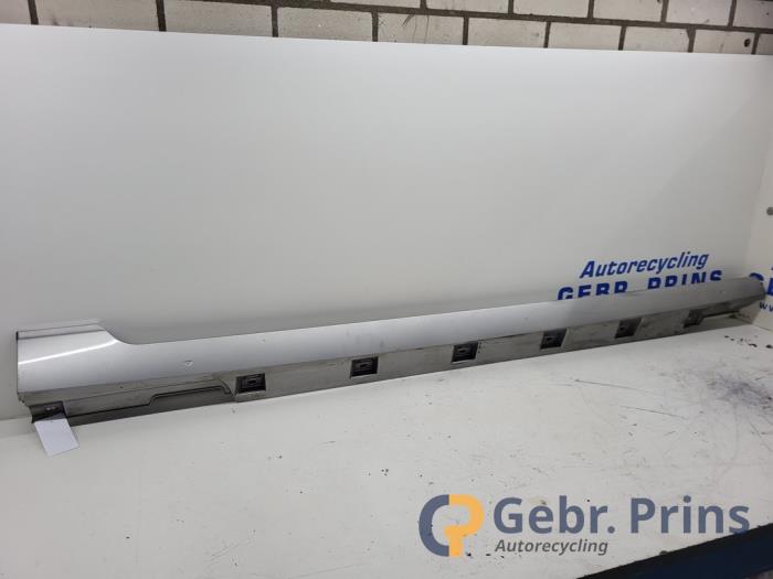Używane Próg prawy Volkswagen Passat Variant (3G5) 1.4 GTE 16V Cena € 50,00 Procedura marży oferowane przez Autorec. Gebr. Prins b.v.