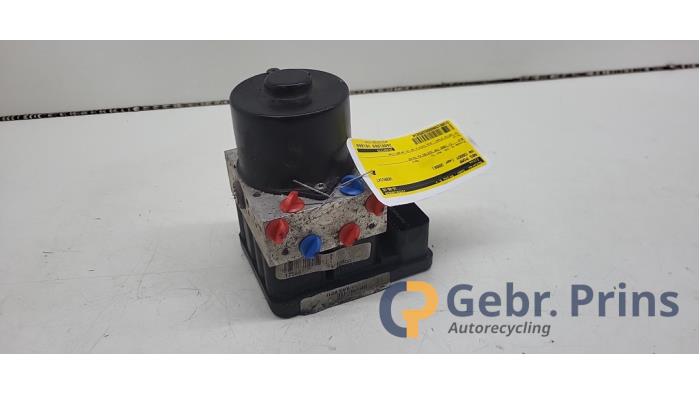 Usagé Pompe ABS Volkswagen Caddy Combi III (2KB,2KJ) 1.9 TDI Prix € 175,00 Règlement à la marge proposé par Autorec. Gebr. Prins b.v.