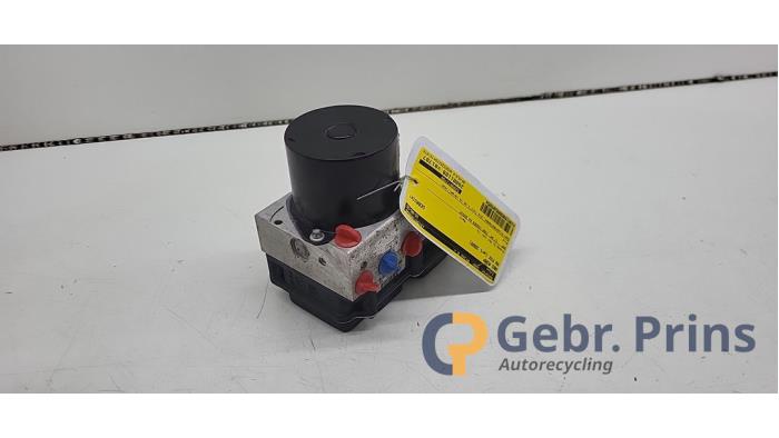 Begagnade ABS-pump Volkswagen Fox (5Z) 1.4 16V Pris € 50,00 Marginaltabell erbjuds av Autorec. Gebr. Prins b.v.