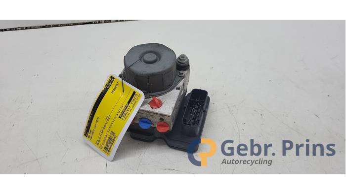 Begagnade ABS-pump Fiat Punto III (199) 0.9 TwinAir Turbo 100 Pris € 40,00 Marginaltabell erbjuds av Autorec. Gebr. Prins b.v.