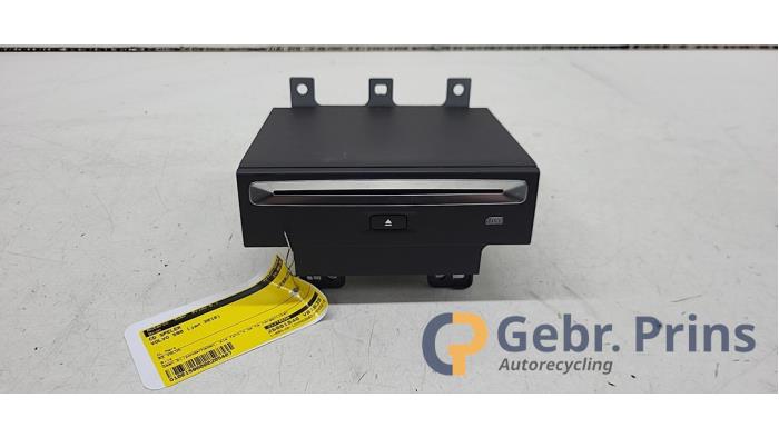 Używane Odtwarzacz CD Volvo S90 II 2.0 T5 16V Cena € 125,00 Procedura marży oferowane przez Autorec. Gebr. Prins b.v.