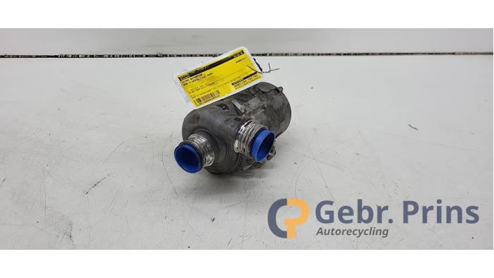 Begagnade Extra vattenpump BMW 5 serie (E60) 523i 24V Pris € 30,00 Marginaltabell erbjuds av Autorec. Gebr. Prins b.v.
