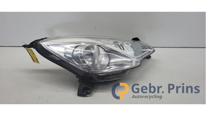 Używane Reflektor prawy Citroen C3 (SC) 1.6 16V VTi 120 Cena € 60,00 Procedura marży oferowane przez Autorec. Gebr. Prins b.v.