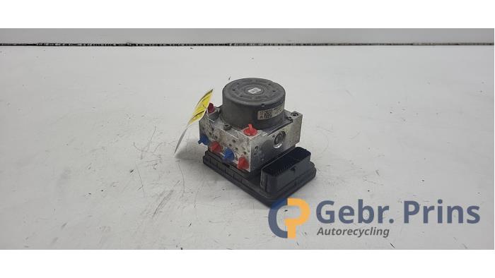 Begagnade ABS-pump Peugeot 2008 (CU) 1.2 Vti 12V PureTech 82 Pris € 100,00 Marginaltabell erbjuds av Autorec. Gebr. Prins b.v.