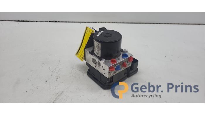 Begagnade ABS-pump Volvo V40 (MV) 1.6 D2 Pris € 75,00 Marginaltabell erbjuds av Autorec. Gebr. Prins b.v.