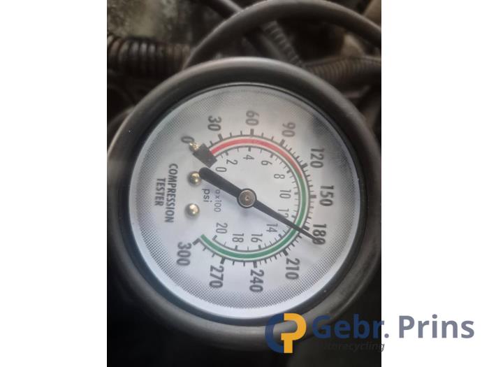 Motor van een Chevrolet Spark (M300) 1.0 16V Bifuel 2012