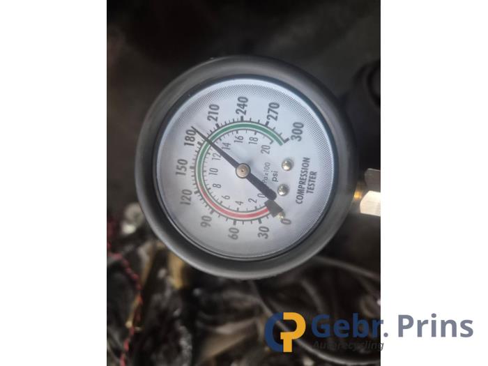 Motor van een Chevrolet Spark (M300) 1.0 16V Bifuel 2012