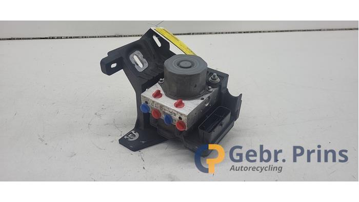 Gebrauchte ABS Pumpe Opel Corsa E 1.4 16V Preis € 100,00 Margenregelung angeboten von Autorec. Gebr. Prins b.v.