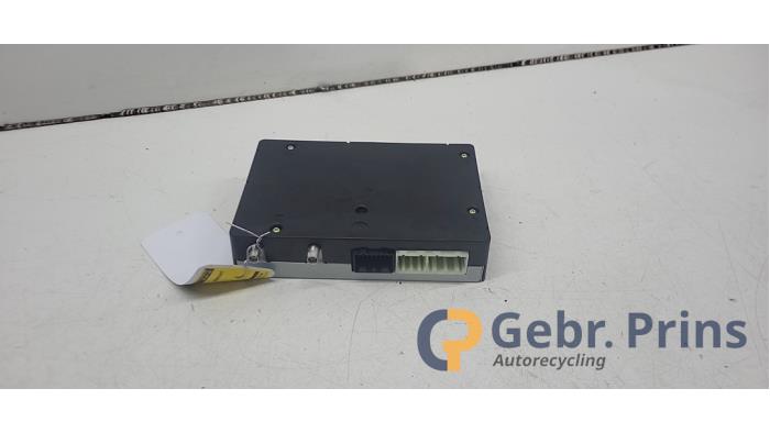 Używane Modul WiFi Opel Corsa E 1.4 16V Cena € 50,00 Procedura marży oferowane przez Autorec. Gebr. Prins b.v.