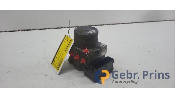 Używane Pompa ABS Chevrolet Spark (M300) 1.0 16V Bifuel Cena € 50,00 Procedura marży oferowane przez Autorec. Gebr. Prins b.v.