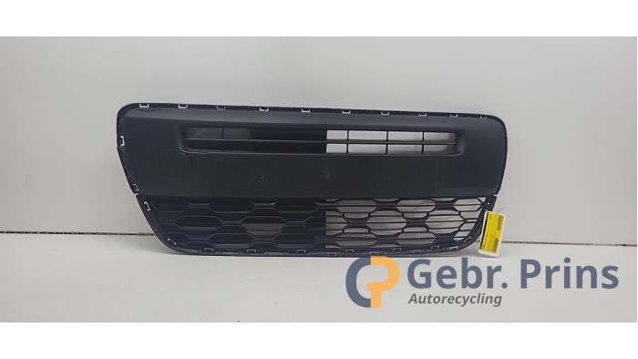 Używane Grill Citroen C1 1.0 12V VVT-i Cena € 75,00 Procedura marży oferowane przez Autorec. Gebr. Prins b.v.