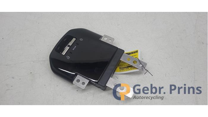 Usados Interruptor de ventanilla eléctrica Volvo EX30 Single Motor Extended Range 69 kWh Precio € 75,00 Norma de margen ofrecido por Autorec. Gebr. Prins b.v.