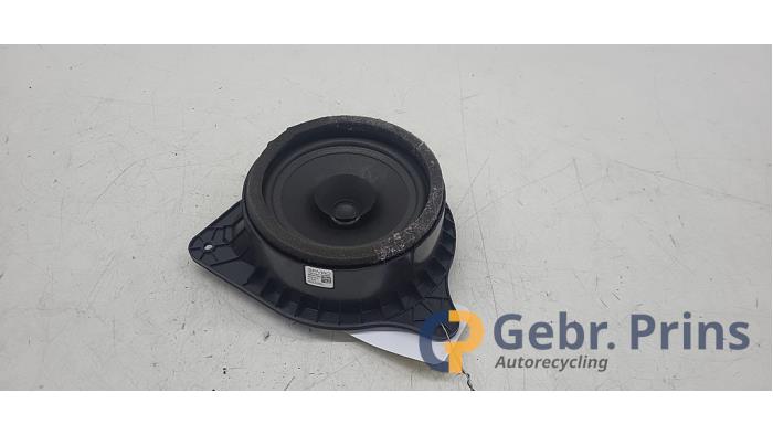 Używane Glosnik Volvo EX30 Single Motor Extended Range 69 kWh Cena € 35,00 Procedura marży oferowane przez Autorec. Gebr. Prins b.v.