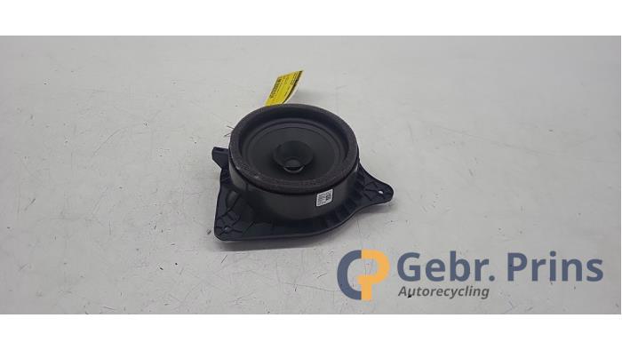 Używane Glosnik Volvo EX30 Single Motor Extended Range 69 kWh Cena € 35,00 Procedura marży oferowane przez Autorec. Gebr. Prins b.v.