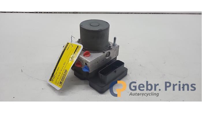 Begagnade ABS-pump Volkswagen Polo V (6R) 1.2 TSI 16V BlueMotion Technology Pris € 35,00 Marginaltabell erbjuds av Autorec. Gebr. Prins b.v.