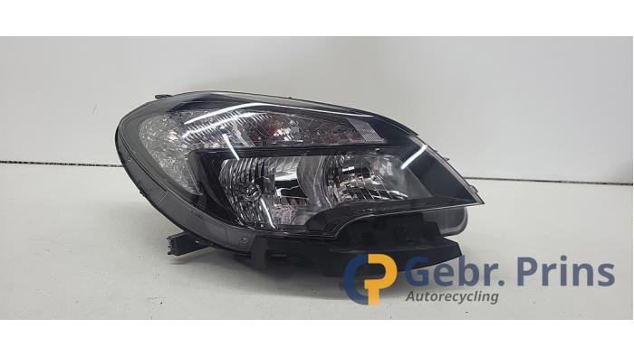 Używane Reflektor prawy Opel Mokka/Mokka X 1.4 Turbo 16V 4x2 Cena € 200,00 Procedura marży oferowane przez Autorec. Gebr. Prins b.v.