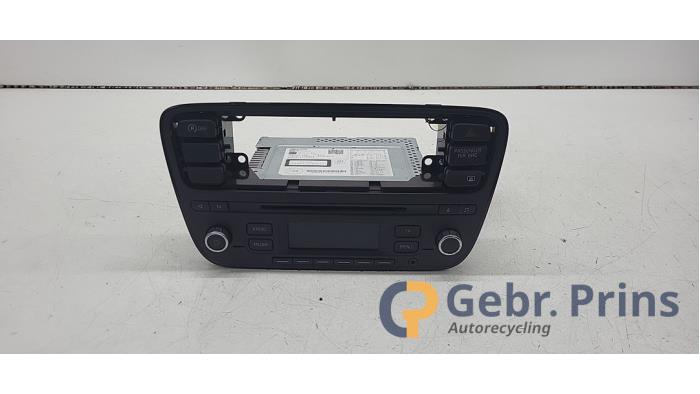 Używane Radio Seat Mii 1.0 12V Cena € 75,00 Procedura marży oferowane przez Autorec. Gebr. Prins b.v.