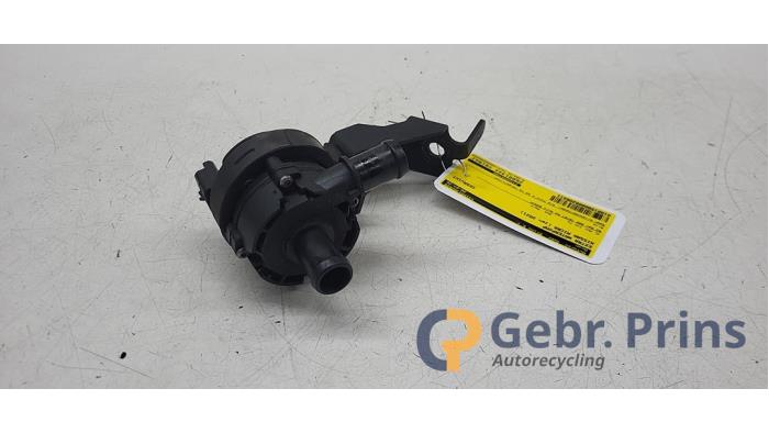 Begagnade Extra vattenpump Nissan Micra (K14) 1.0 IG-T 100 Pris € 40,00 Marginaltabell erbjuds av Autorec. Gebr. Prins b.v.
