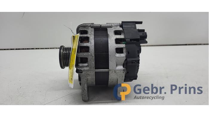 Dynamo van een Nissan Micra (K14) 1.0 IG-T 100 2021