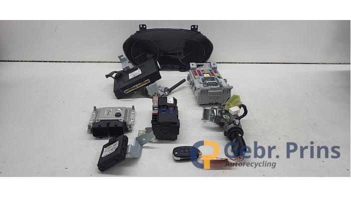 Begagnade Tändningslås + dator Hyundai i20 (GBB) 1.2i 16V Pris € 200,00 Marginaltabell erbjuds av Autorec. Gebr. Prins b.v.