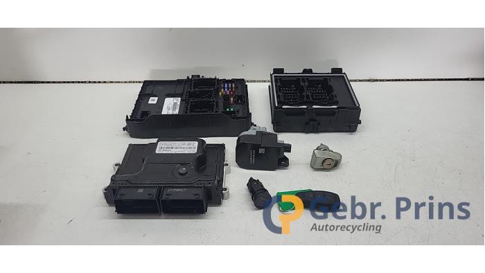 Used Ignition lock + computer Ford Focus 4 1.0 Ti-VCT EcoBoost 12V 125 Price € 250,00 Margin scheme offered by Autorec. Gebr. Prins b.v.