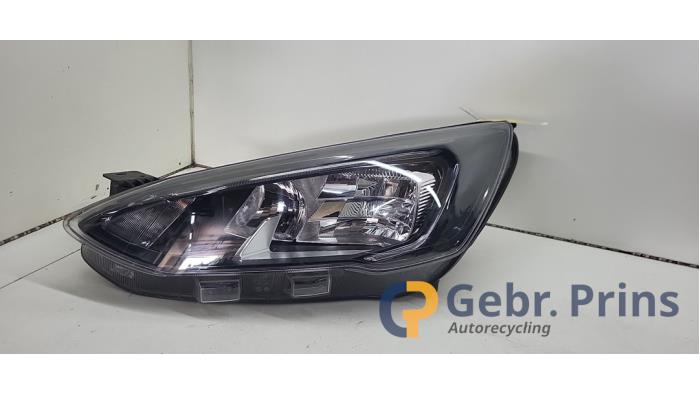 Używane Reflektor lewy Ford Focus 4 1.0 Ti-VCT EcoBoost 12V 125 Cena € 350,00 Procedura marży oferowane przez Autorec. Gebr. Prins b.v.