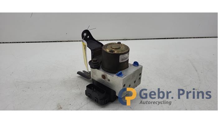 Begagnade ABS-pump Suzuki Alto (RF410) 1.1 16V Pris € 40,00 Marginaltabell erbjuds av Autorec. Gebr. Prins b.v.