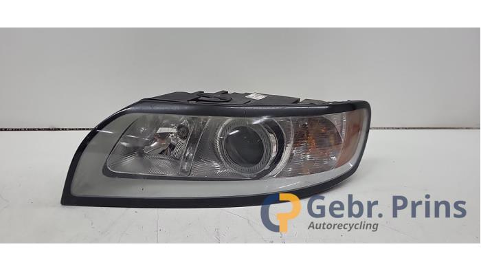 Używane Reflektor lewy Volvo V50 (MW) 1.8 16V Cena € 50,00 Procedura marży oferowane przez Autorec. Gebr. Prins b.v.