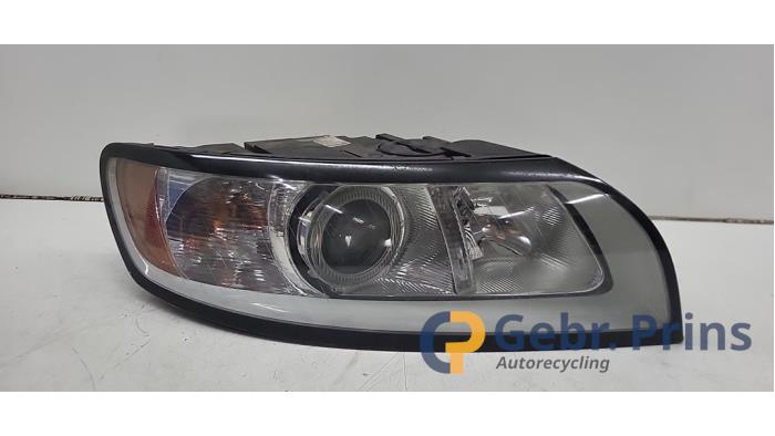 Używane Reflektor prawy Volvo V50 (MW) 1.8 16V Cena € 50,00 Procedura marży oferowane przez Autorec. Gebr. Prins b.v.
