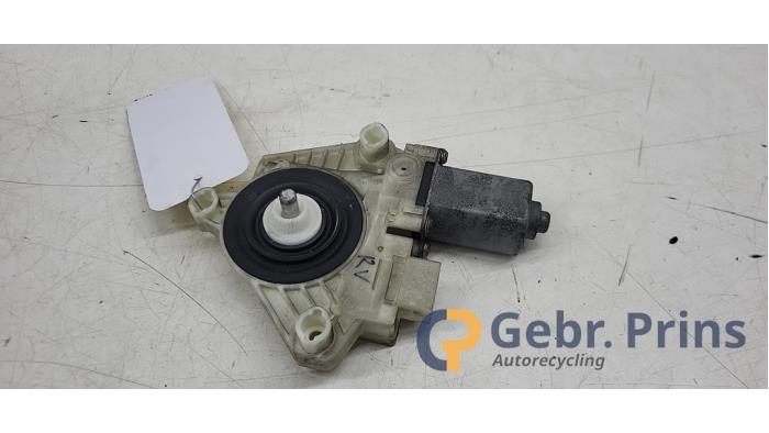 Usados Motor de ventanilla de puerta Mercedes C Estate (S205) C-350 e 2.0 16V Precio € 25,00 Norma de margen ofrecido por Autorec. Gebr. Prins b.v.