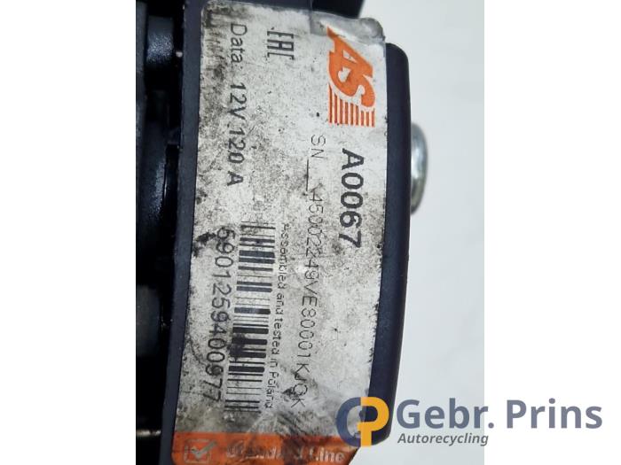 Dynamo van een Mercedes-Benz C Combi (S203) 2.6 C-240 18V 2001